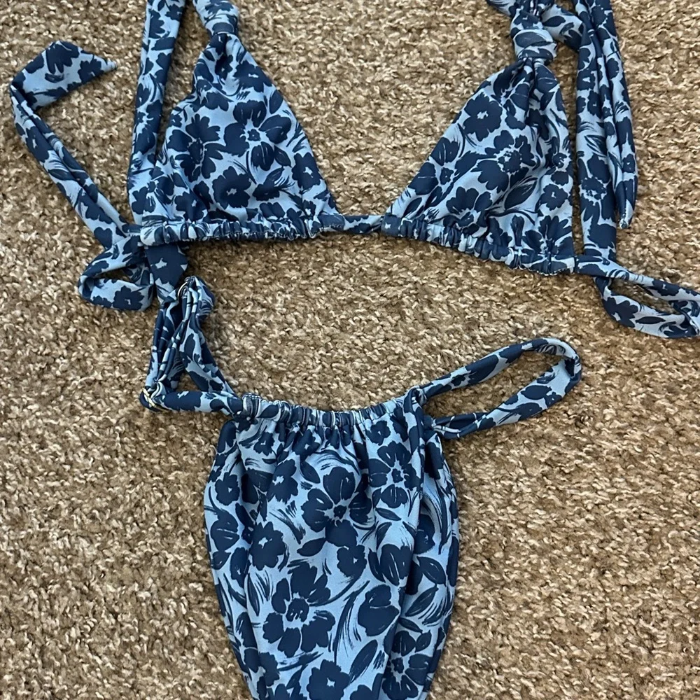 3 bikini BUNDLE ‼️Frankie’s Bikinis red hawaiian flower suit - Picture 4 of 5